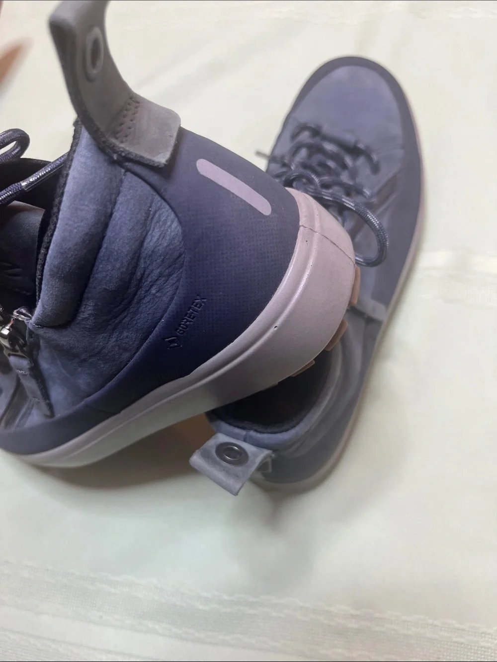 Ecco women’s Navy Lace-Up Casual Sneakers
